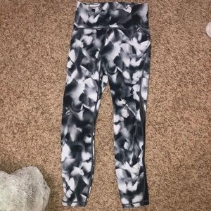Women’s size 6 lululemon leggings
